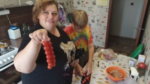 Готовлю ужин/  Мне её отстегнуть?/  Общение/   Перцы фаршированные/ Котлеты/