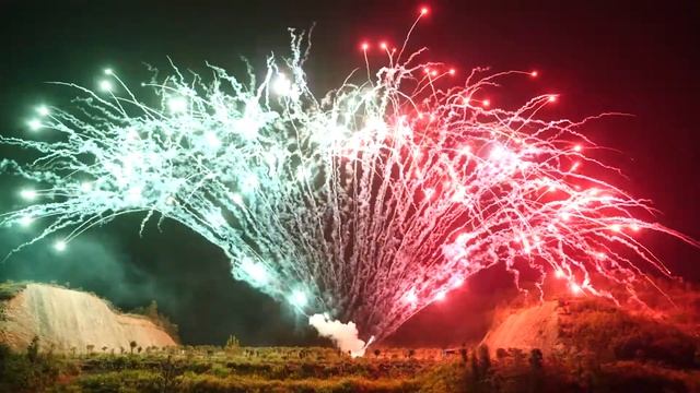 MC151 Cakes 165 shots 30mm X-Shape (GREEN&RED CROSSETE) смотреть онлайн