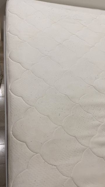 Чистка матрасов — это простая, но необходимая задача для обеспечения вашего комфорта и здоровья.