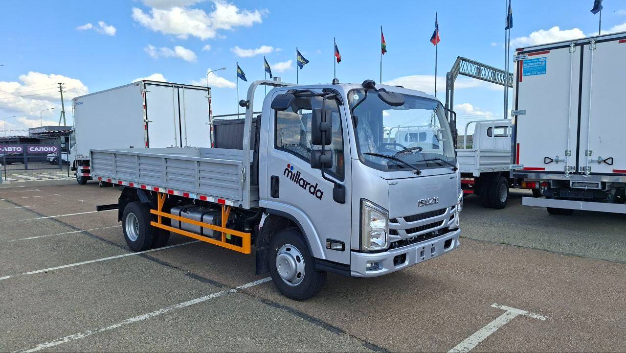 Isuzu Elf EMt7 усиленный бортовой грузовик категории В смотреть онлайн