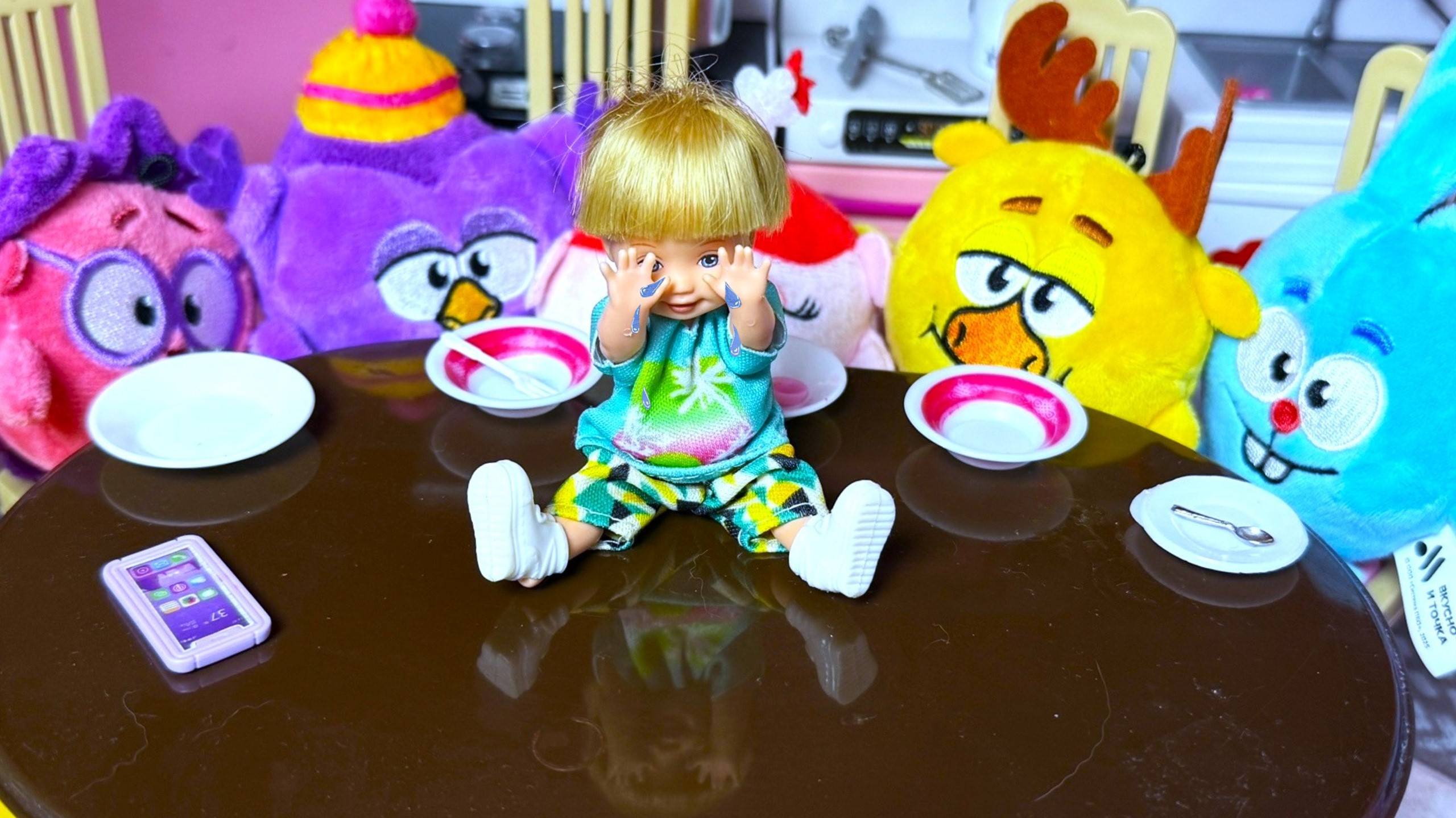 Я ЖИВУ СО СМЕШАРИКАМИ😂 ПОМОГИТЕ😳 Катя и Макс веселая семейка! Куклы Барби истории ТОКА Даринелка смотреть онлайн