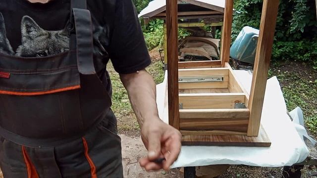 стол закончил