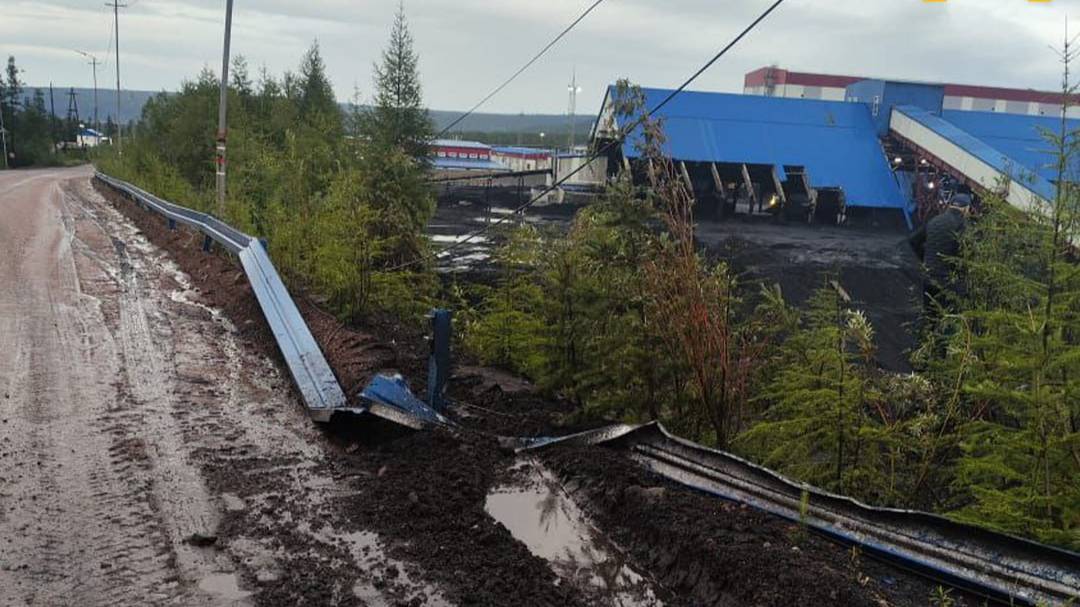 Вахтовый автобус рухнул в обрыв с высоты в Якутии погибли 14 человек смотреть онлайн