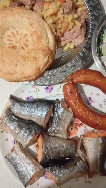 Понедельник день тяжёлый. Угощайтесь смотреть онлайн