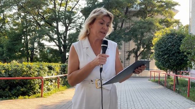 Областная акция «Читаем про любовь» посвящена Дню семьи, любви и верности. Читает - Таня Пономарева смотреть онлайн