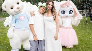 Агата Муцениеце впервые плачет от счастья: рядом с ней любимый мужчина и сын с дочкой