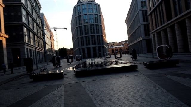 Немного современной добротной архитектуры недалеко от Невского во время бархоппинга, 19 июля 2025 г