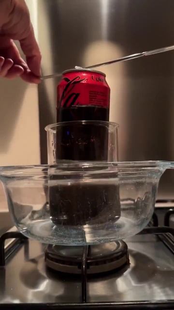 Думали пьете из банки? нет, все равно из пластика... смотреть онлайн