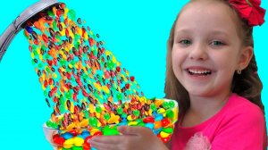 Лиза с папой и их забавная история с конфетами - Волшебный душ и другие детские веселые песенки