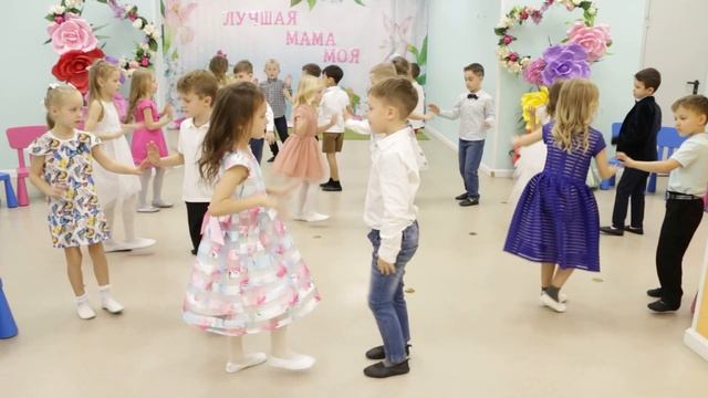 🎭 Зажигательный детский танец! Веселье в детском саду смотреть онлайн