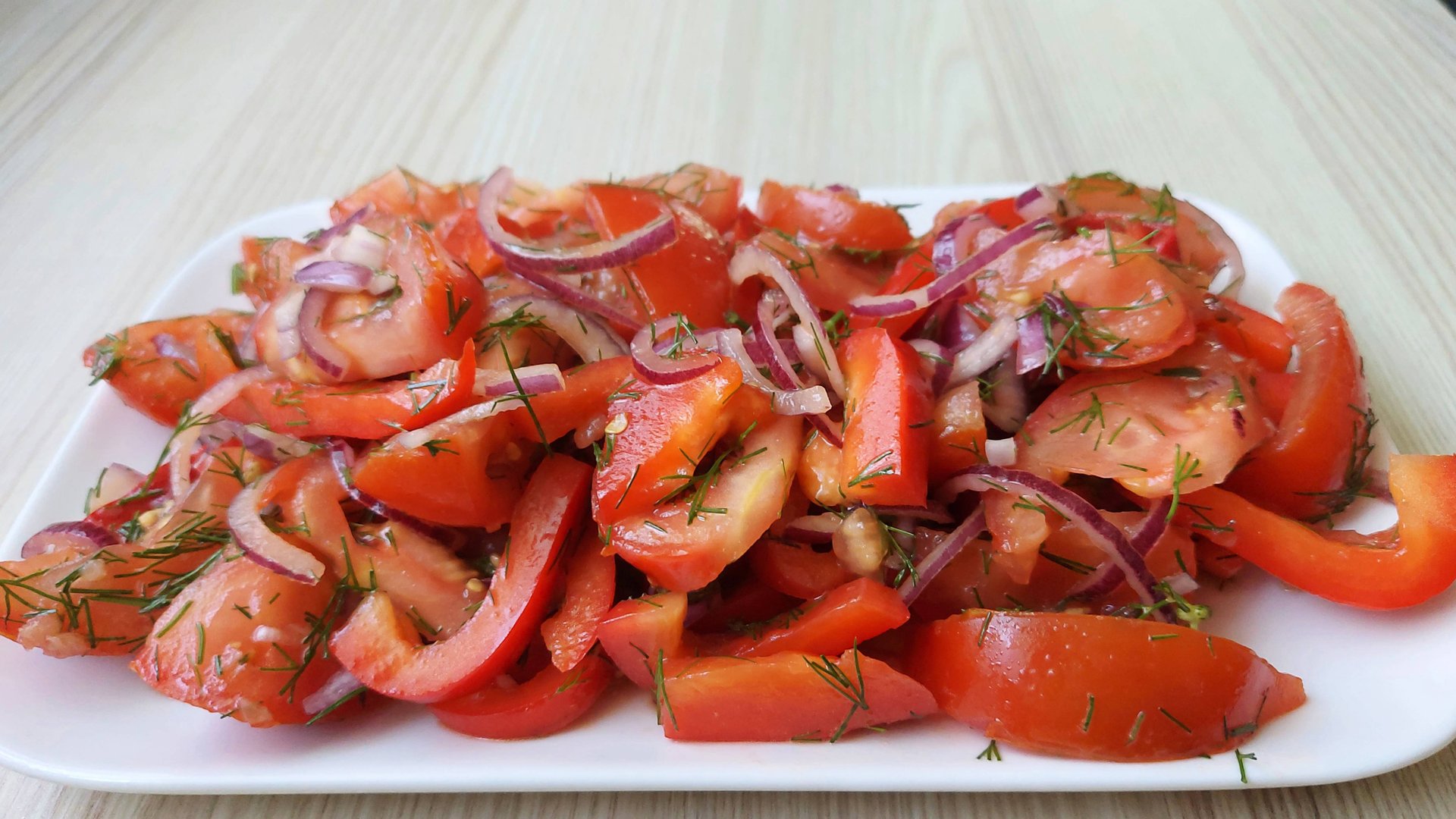 Лучшая закуска из помидоров на все лето быстро и вкусно! Салат из помидоров с болгарским перцем! смотреть онлайн