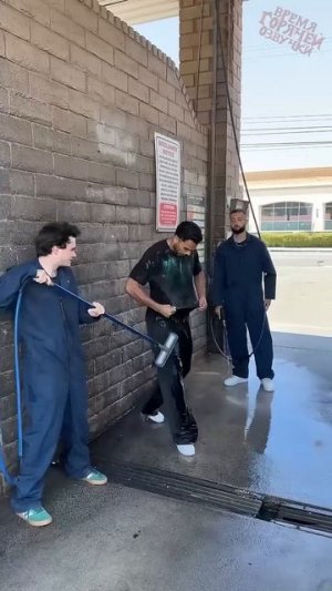 Когда обнимаешь девушку с блёстками