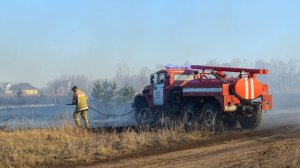 Ландшафтный пожар. Работа пожарной машины АРС-14 на шасси ЗИЛ-131. / Extinguishing a landscape fire