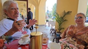 Саши философствует о деньгах и всяком разном... Идём в музей Рериха.