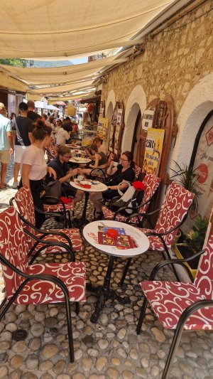 ТАМ, ГДЕ БОСНИЙЦЫ ПРЫГАЮТ В РЕКУ.