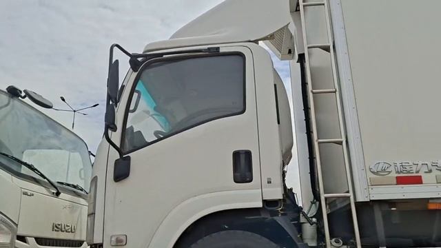 Получение партии грузовиков Isuzu смотреть онлайн