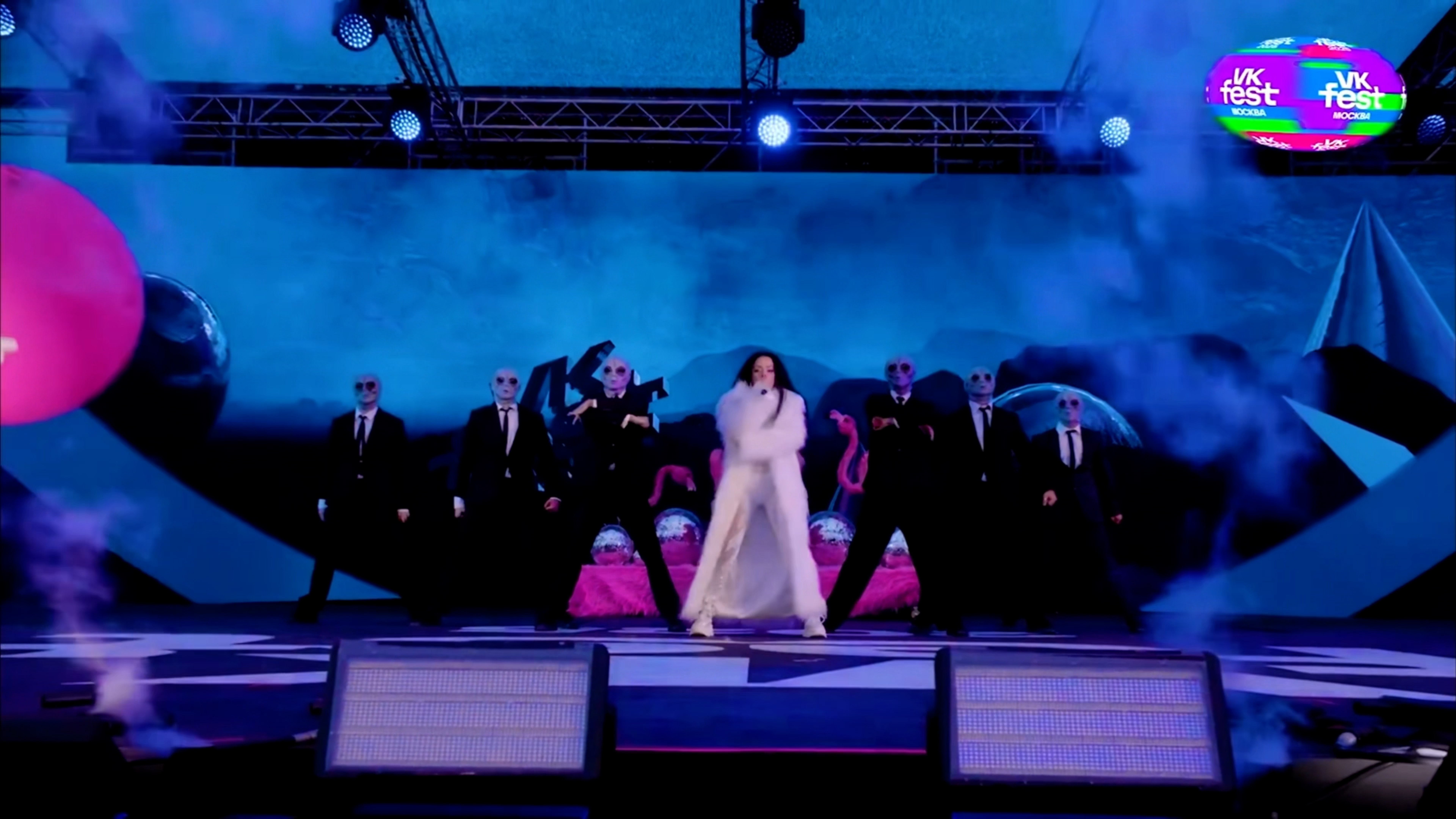 Бьянка на VK Fest Мегамикс - Были танцы / Музыка (Лужники, 2025) смотреть онлайн