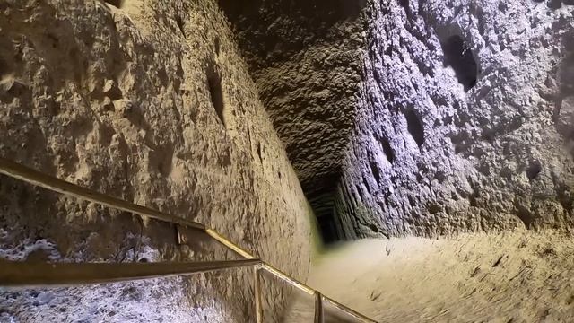 Спуск в подземный город смотреть онлайн