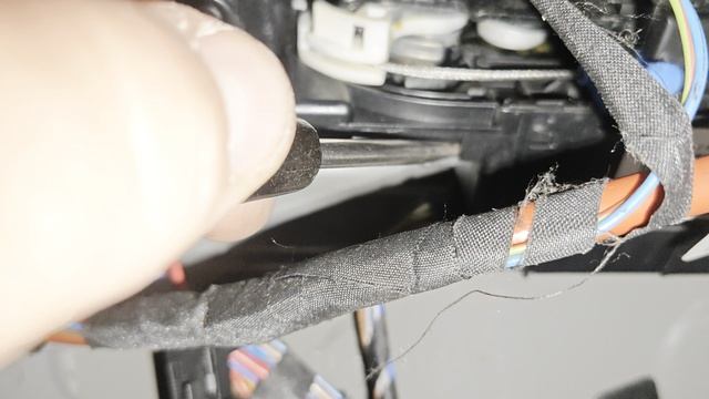 BMW X3 F25 открыть обесточенный багажник