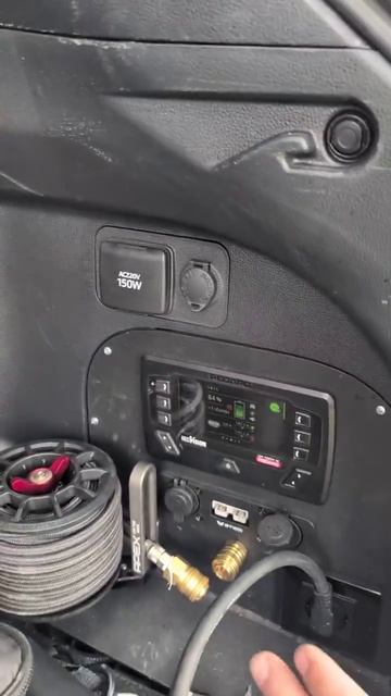 Man added a wind turbine to his RAV4 Hybrid смотреть онлайн