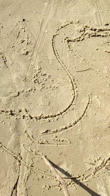 Уточка идет гулять, рисуем на песке. МК для детей