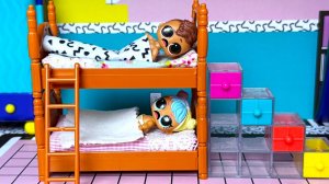 ОДНИ ДОМА😱🏠 семейка ЛОЛ куклы LOL сюрприз смешные мультики Даринелка