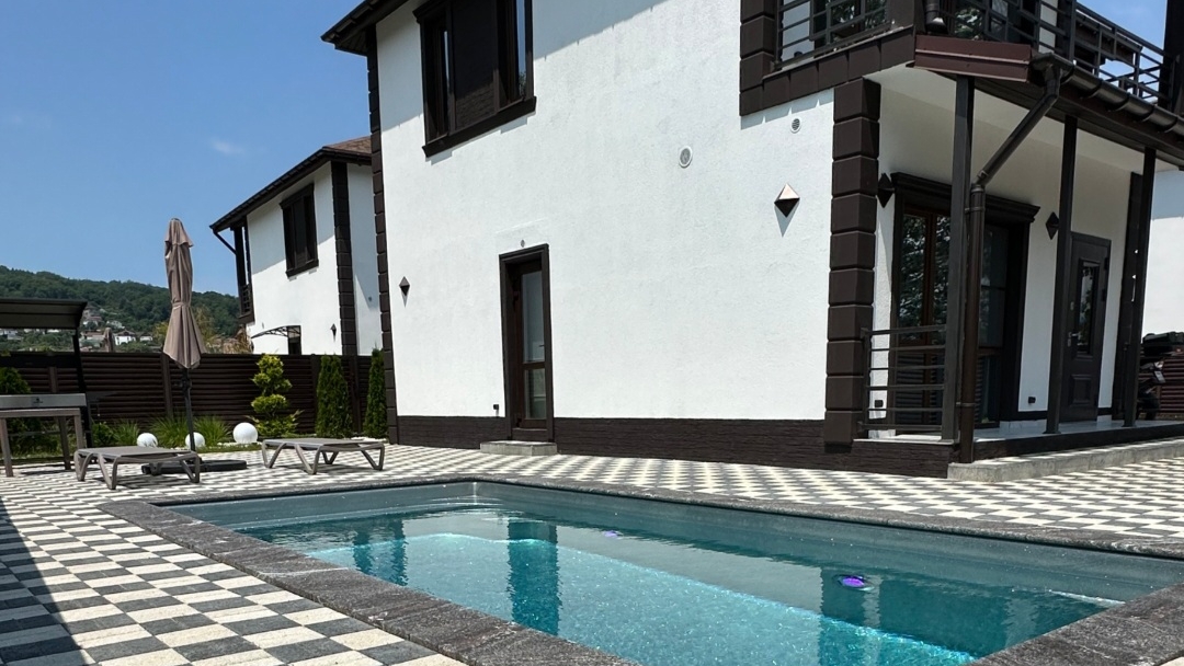 прекрасный дом с ремонтом, мебелью и техникой на ровном участке в Адлере смотреть онлайн