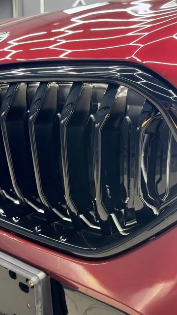 BMW X6 
Оклейка кузова в цветную полиуретановую пленку + полный антихром.