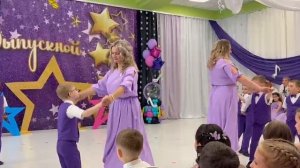 Кружится пусть вальс.  танец с педагогами на выпускной.mp4