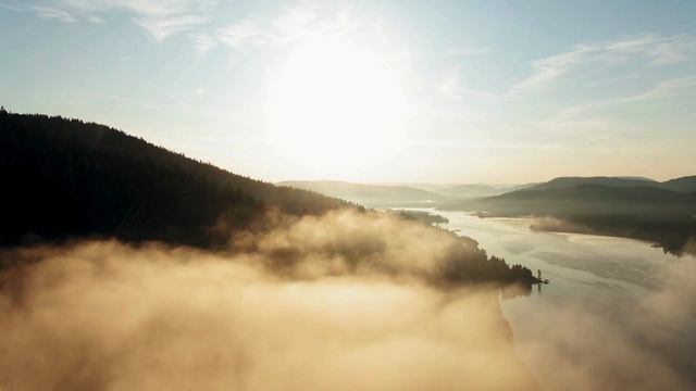 Горы видео: захватывающие виды гор, неба, облаков и снежных вершин с дрона смотреть онлайн