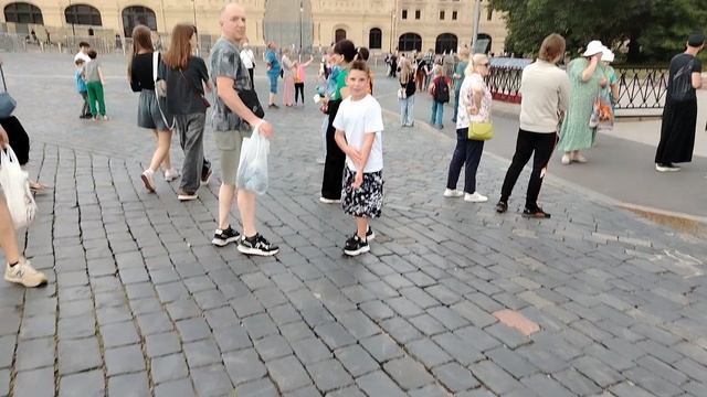 ПЕРЧИК ОГУРЕЧИК) гуляю на красной площади