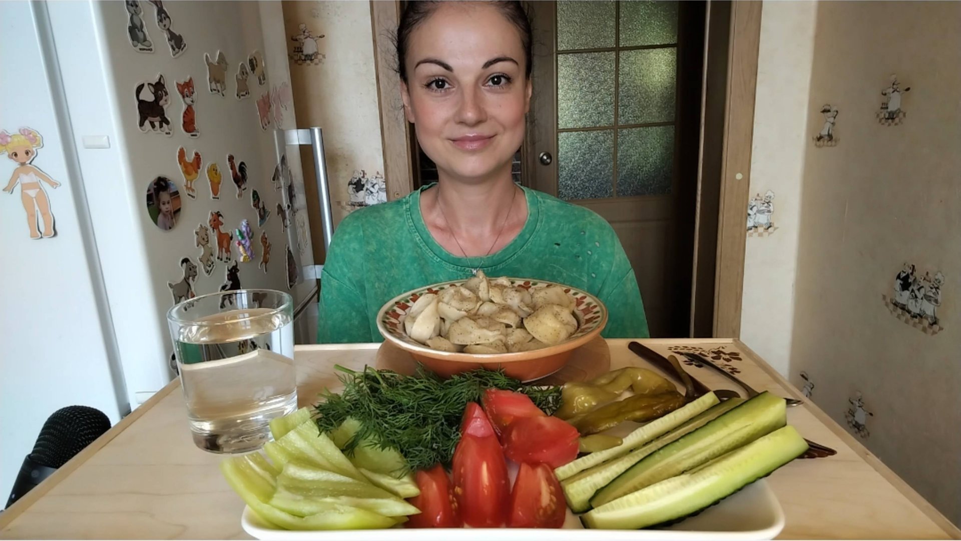 Мукбанг🥟Пельмени и овощи 🥗 смотреть онлайн