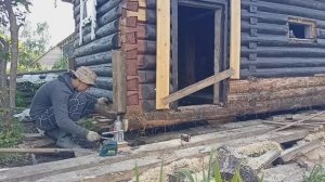 Замена нижних венцов в бане. Замена гнилых бревен.