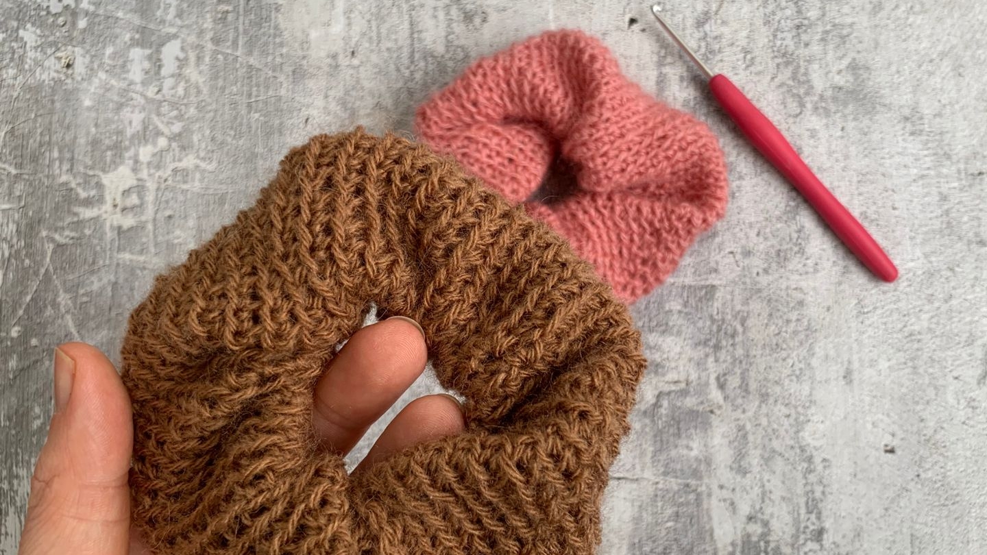 Резинка для волос крючком/ТРЕНД 2025#nataliverezhu #вязаниекрючком смотреть онлайн