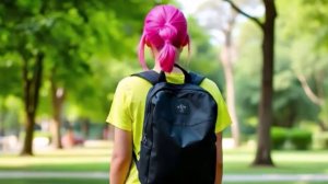 Девушка с рюкзаком. Песня: Я пошла гулять