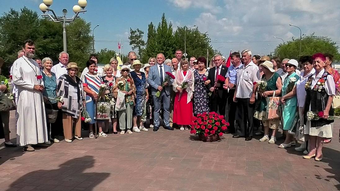 Волжане отмечают День рождения города смотреть онлайн