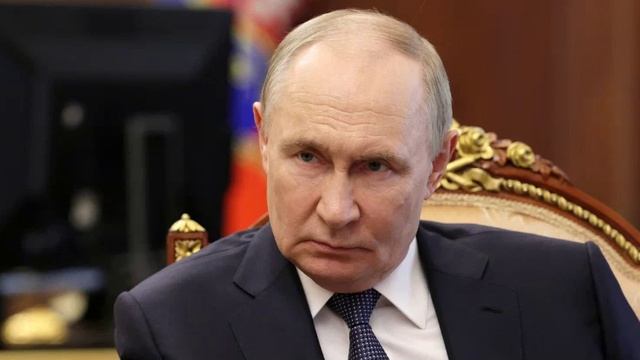 Экс-глава Пентагона заявил, что Путин «не дрогнул» в вопросе Украины. смотреть онлайн