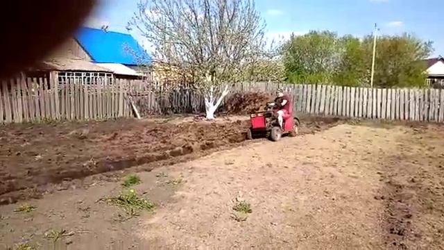 Минитрактор "Классика" - спахал огород смотреть онлайн