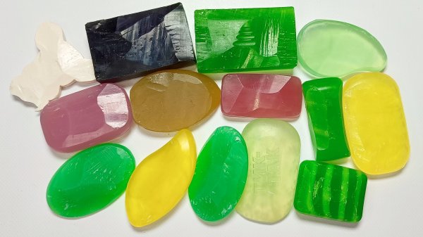 дорезаю глицериновое мыло. асмр резка мыла. cutting soap