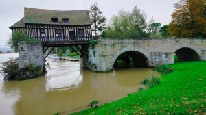 Вернон — город на севере Франции