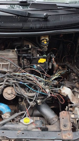 Mazda Premacy Rf4F 2.0 дизель не заводится. Не поступает топливо на форсунки. Нашлась неисправность