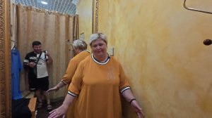 Выбираю себе новое платье. Обновки  купили всем. Гуляем в парке с нашими подписчикам.