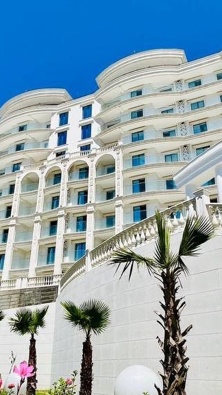 Открыты продажи в самом видовом корпусе нового отеля в Сочи .