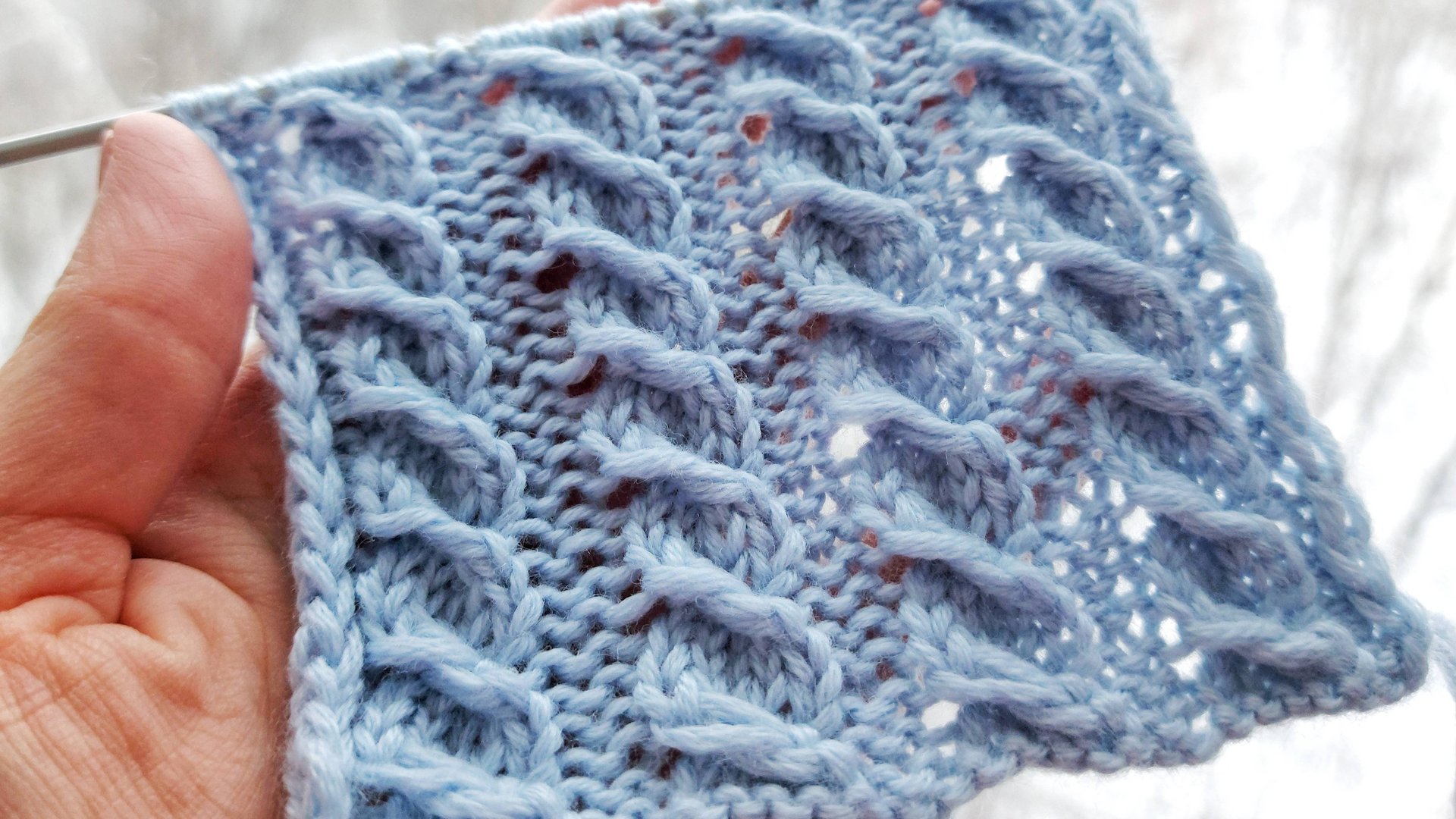 Симпатичные рельефные жгуты для вязания шапки, варежек смотреть онлайн