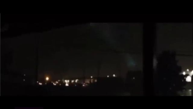 После удара молнии что то материализовалось, то ли шаровая молния, или еще что... смотреть онлайн