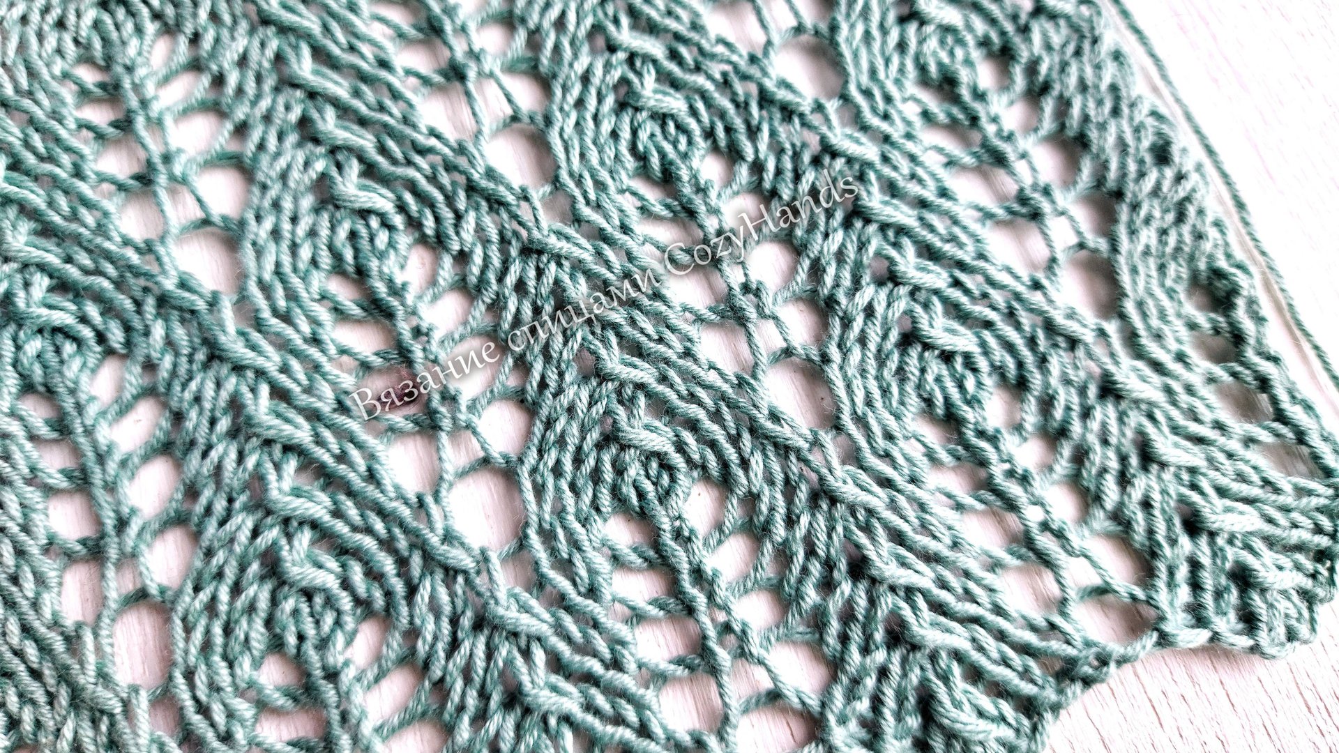 Симпатичный классический ажурный узор спицами смотреть онлайн