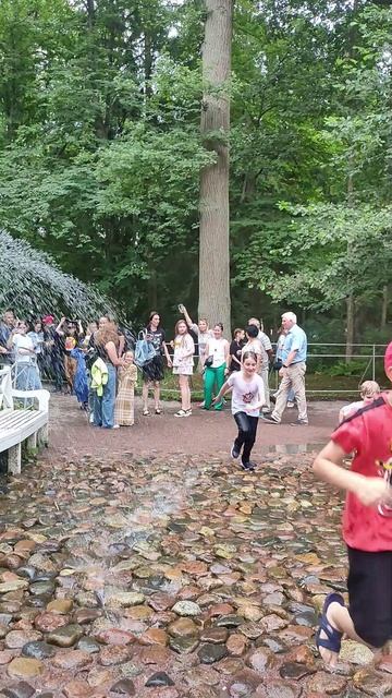 Петергоф. Купание в фонтане