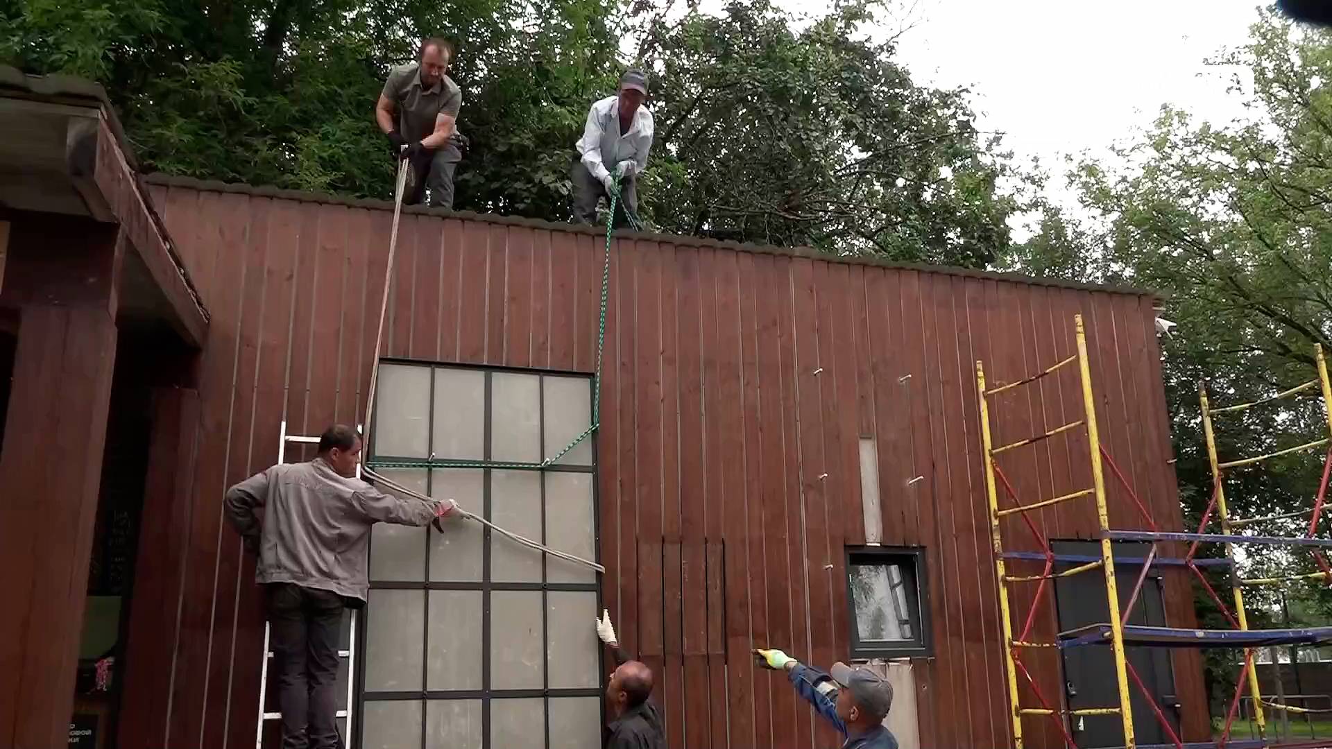 Новая работа художника-мозаичиста Михаила Полякова украсила летнее кафе на набережной в Дубне смотреть онлайн