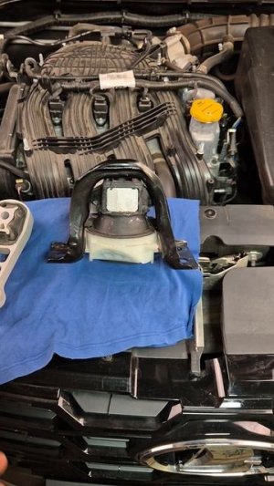 Избавился от вибраций и воя на новой Lada Vesta NG, поставил правую гидроопору двигателя от AMS