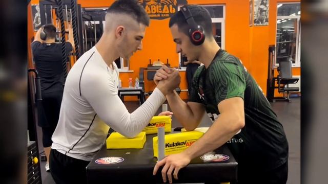 Спарринг-сессия армрестлинг #3 смотреть онлайн